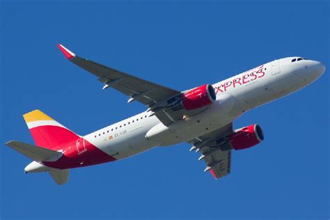 Nuevas tarifas de Iberia Express para volar de Canarias a ...