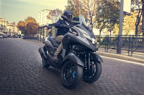Nuevo Yamaha Tricity 300: scooter de tres ruedas sin carné