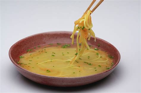 O missô, pasta de soja fermentada típica da culinária japonesa, é um ...