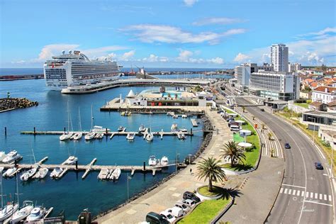 O Porto da Graciosa:  CROWN PRINCESS  em Ponta Delgada