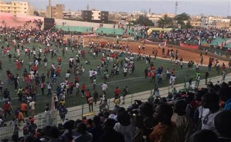 Ocho personas mueren en estampida en un estadio de Senegal