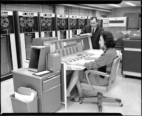 Office professionals. | Old computers, Computer history ...