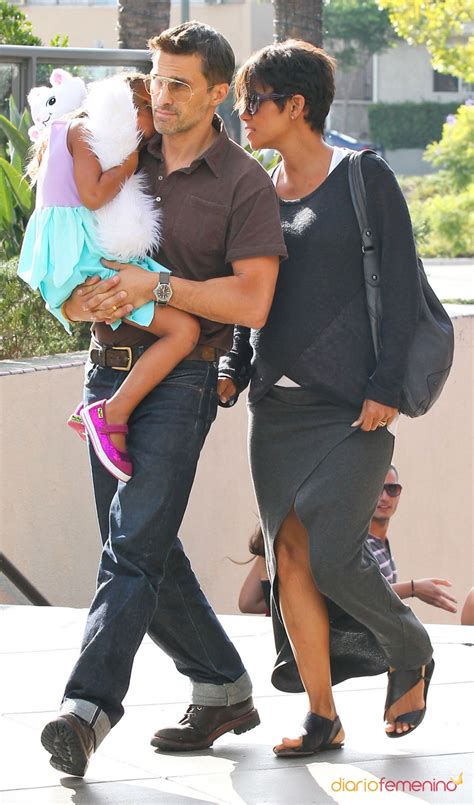 Olivier Martinez y Halle Berry, familia feliz
