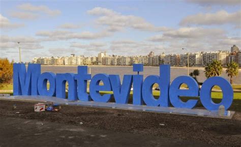Onde fica o letreiro com o nome de Montevideo   Uruguai ...