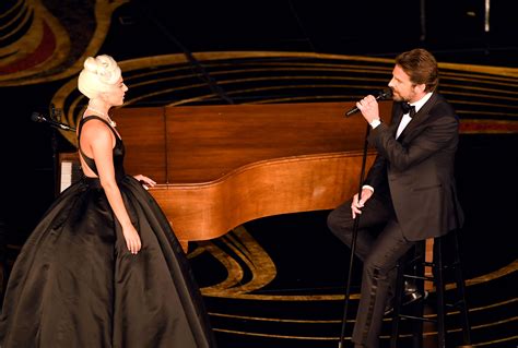Oscar 2019: Lady Gaga e Bradley Cooper cantano  Shallow ...