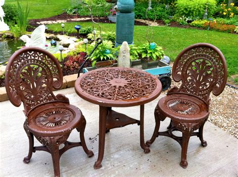 Our Garden Path: Plastic Garden Table & Chairs