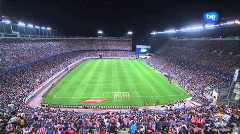 OVNI en el partido de fútbol Atletico Madrid v Barcelona ...