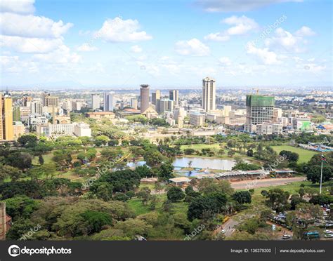 Paisaje urbano de Nairobi   capital de Kenia — Fotos de ...