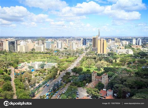 Paisaje urbano de Nairobi   ciudad capital de Kenia — Foto ...