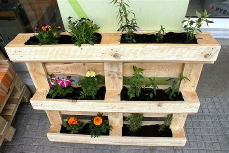 Pallet Vertical Flower Garden or Planter | Pallet ...