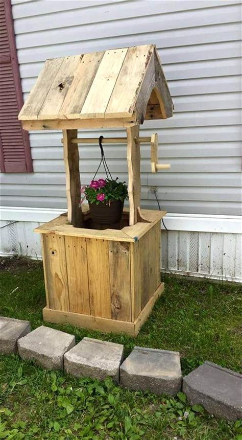 Pallet Wishing Well   70+ Pallet Ideas for Home Decor ...
