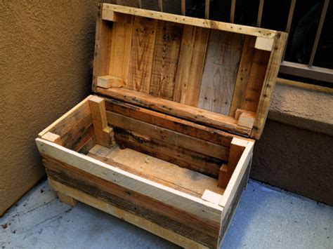Palletso: Recycled rustic pallet furniture charms and ...