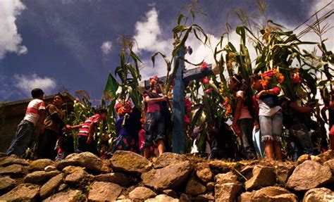 Papa, levanta la voz por Ayotzinapa  piden los pueblos indígenas de la ...