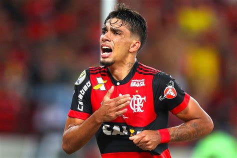 Paquetá muda de posição e evolui com Rueda no Flamengo