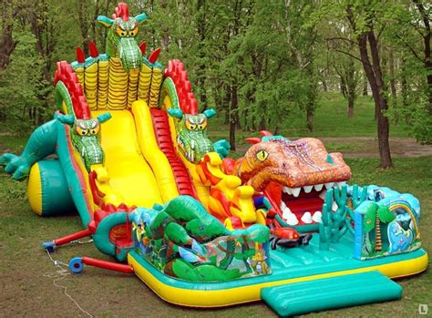 Parque de atracciones inflable en la forma del dragón para los juegos ...
