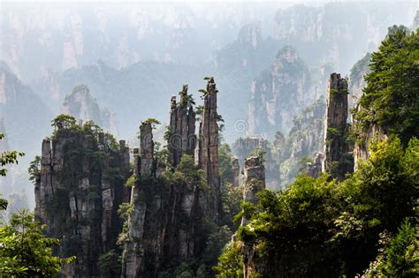 Parque Natural De Las Montañas Del Avatar De Tianzi Wulingyuan China ...