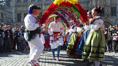 Pastorets y gigantes, gofres y sidra: el folclore español toma Bruselas
