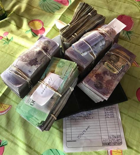 Paying for lunch in Venezuela where $1 USD equals $107,000 ...