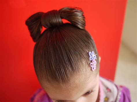 Peinado de moño fácil para niñas / Easy hairstyle bow for ...