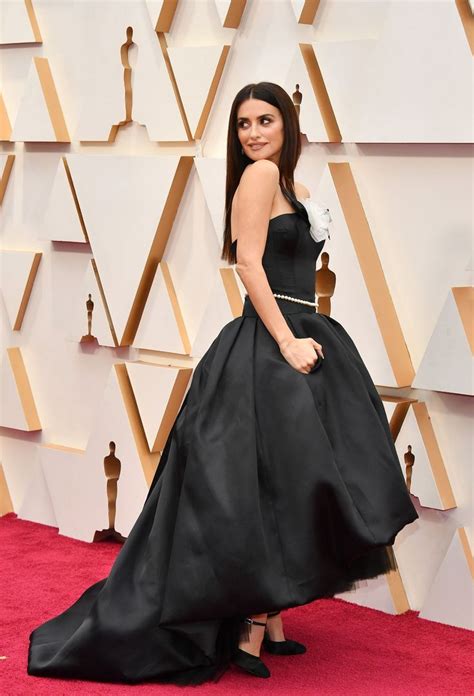 Penelope Cruz in Vintage Chanel Haute Couture   Oscars 2020 in 2021 ...