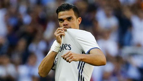 Pepe da marcha atrás y declara su amor al Real Madrid