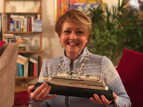 Periodista británica Anne Diamond será madrina del crucero Viking Venus ...