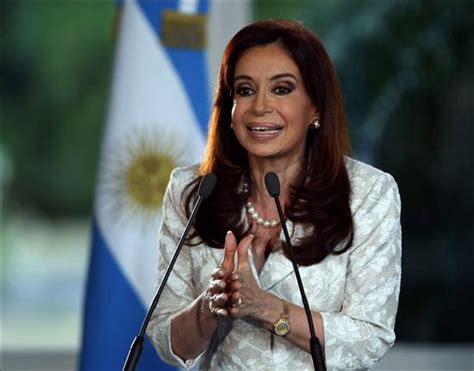 Periodistas argentinos le gritan a la presidenta Cristina ...