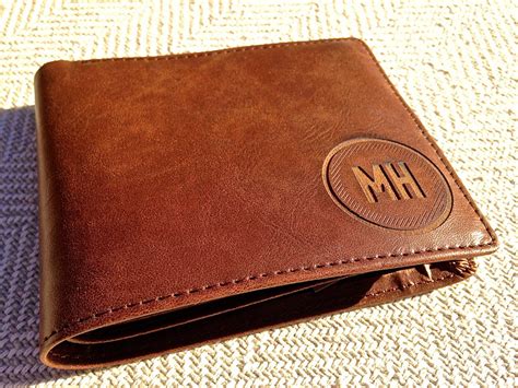 Personalized Men s Leather Wallet   Custom Engraved ...