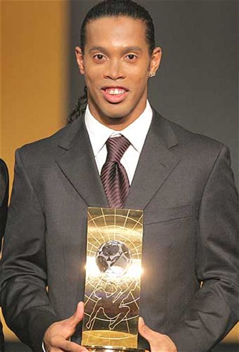 Peso y altura de Ronaldinho. Cuanto mide y cuanto pesa