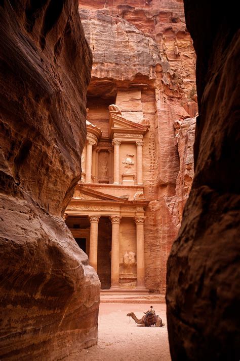 Petra, la Ciudad Rosa del desierto jordano · National ...
