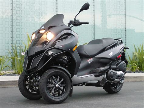 piaggio 3 wheel motorcycles black color | Vespa scooters, Trike ...