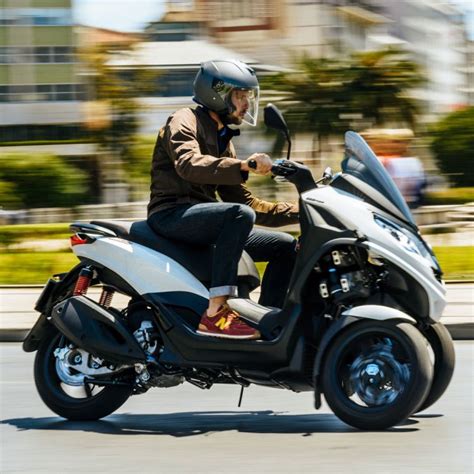 Piaggio ofrece su gama de scooters de tres ruedas con hasta 1.653 euros ...
