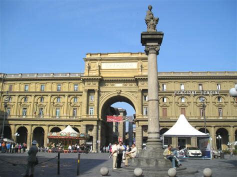 Piazza della Repubblica   Florence Italy