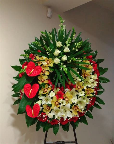 Pin by anne on Arranjos florais | Funeral flower ...