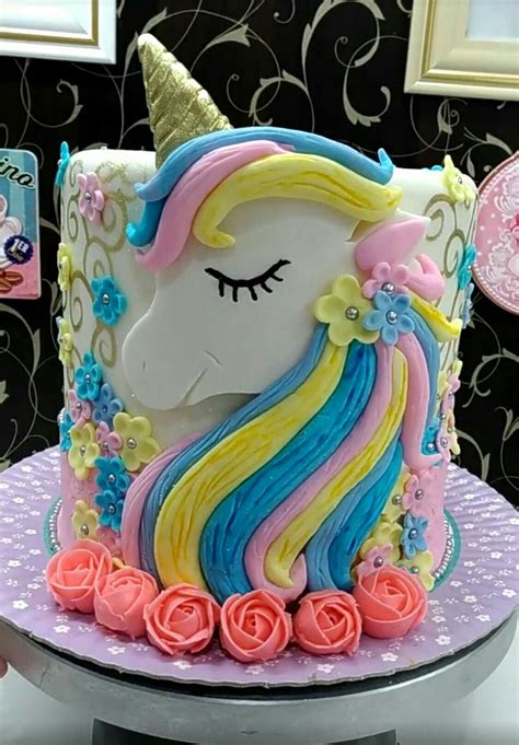 Pin by Gwen Hesseltine on Cake ideas | Unicorn birthday ...