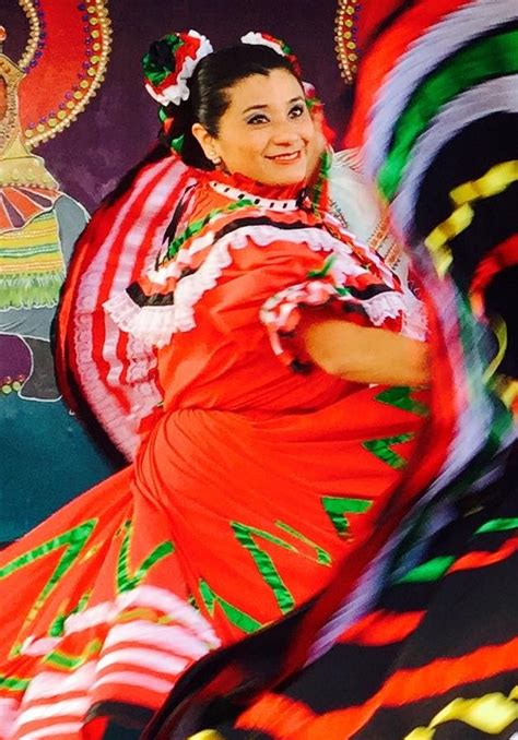 Pin by MOsuna G on Folklore Mexicano | Sari, Fashion, Saree