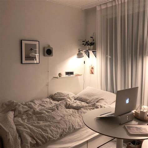 Pin by rosy on Decorating room ideas | Minimalist room, Small room ...