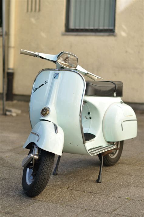 Pin by Tum Monotone on Vespa  With images  | Vespa scooters, Vespa ...