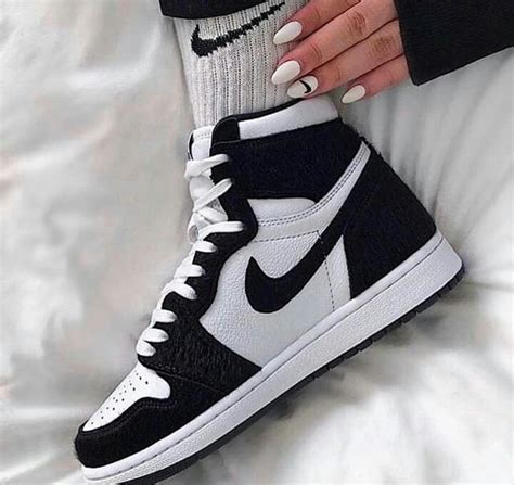 Pin de Julián Gil en Sneakers en 2020 | Zapatos tenis para ...