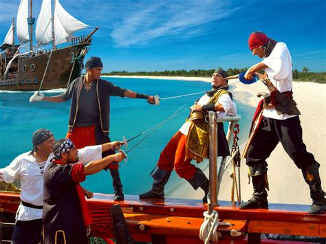 Pirate Show Captain Jolly Roger in Cancun | Official ...