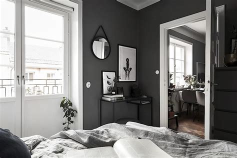 Piso nórdico de 44 m² en gris oscuro | delikatissen | Habitaciones ...