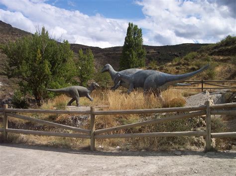 Planes con niños: Dinosaurios en Enciso, La Rioja