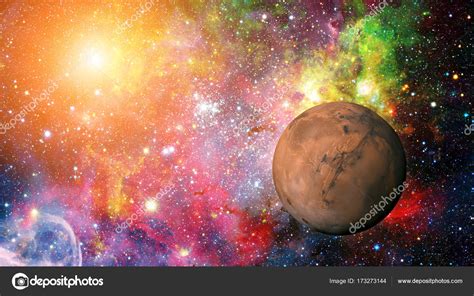 Planeta Marte no sistema solar. Elementos da imagem são ...