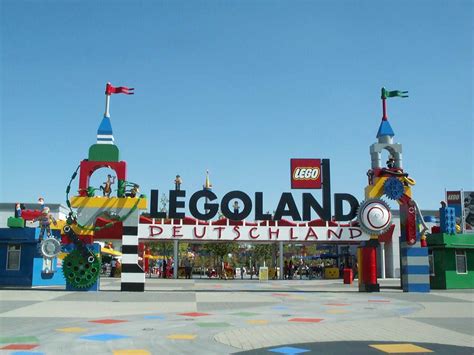 Play Brand: Legoland & Playmobil Fun Park