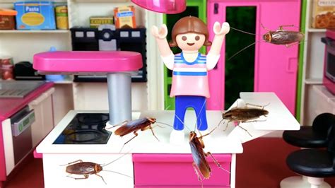 PLAYMOBIL  Cucarachas y casa nueva  Los Playmobil viven ...