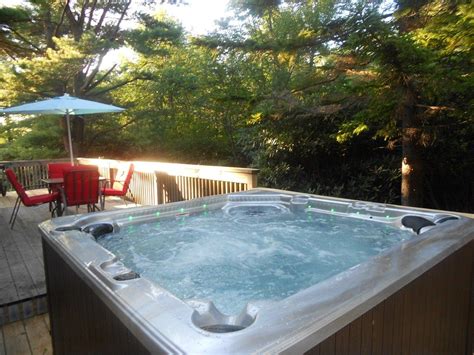 Poconos Vacation Rentals with Hot Tub, Indoor and Outdoor Pool