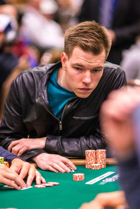 Poker pro Kane Kalas discovers voice in broadcast booth ...