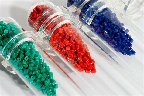 Polímeros compõem 60% das peças usadas nos carros – Plástico Virtual