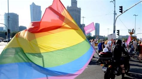Polonia descarta legalizar el matrimonio igualitario | RPP ...