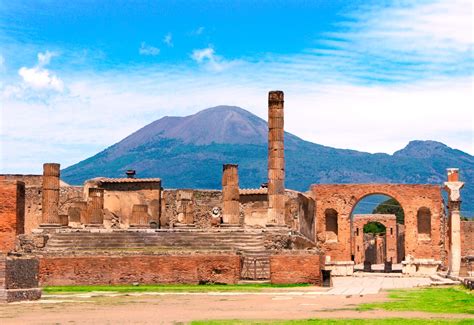 Pompeii Facts | Pompeii For Kids | DK Find Out